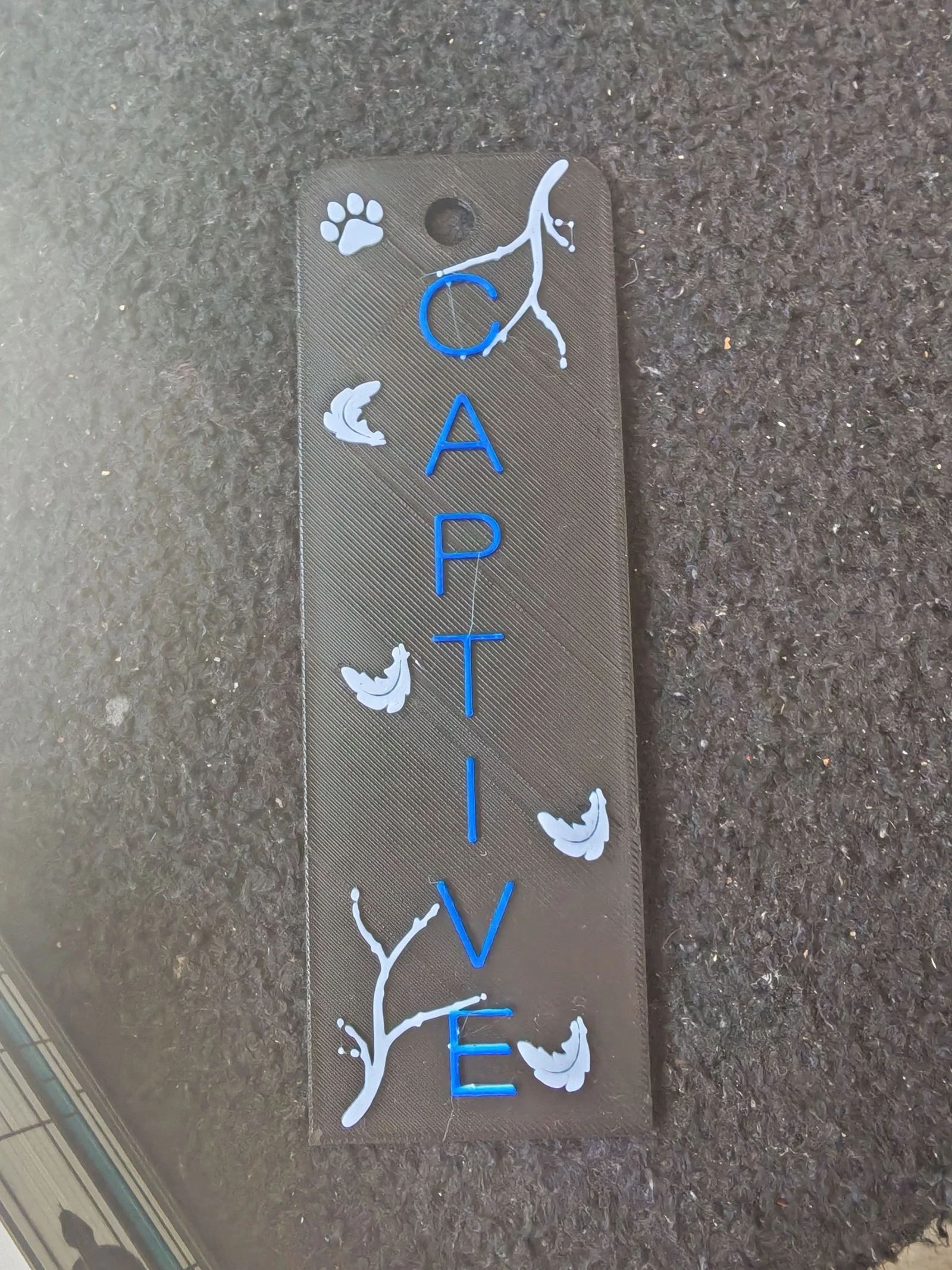 Captive bookmark – photo 2